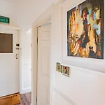 شقة Westend Hideaway *