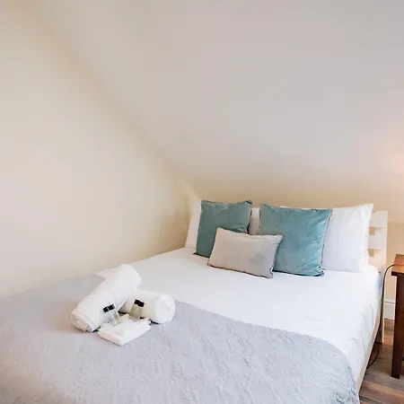 Daire Westend Hideaway *