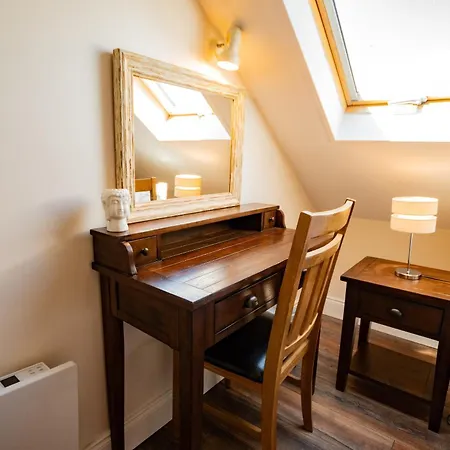 Daire Westend Hideaway